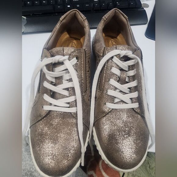 Clarks Collection Stylish Bronze Metallic Leather Sneakers - Picture 1 of 6